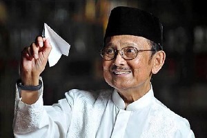 Ketua MK Terima Penyerahan Jenazah BJ Habibie Dari Keluarga